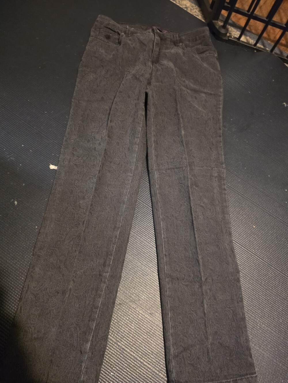 Gloria Vanderbilt Amanda gray pants with subtle floral pattern, size 4 missy sho